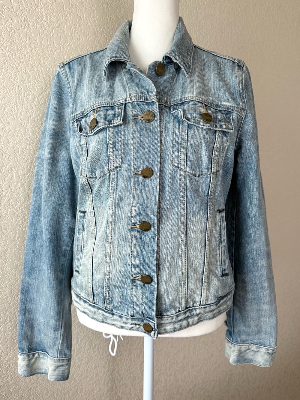 Gap 1969 Distressed Denim Jacket Women’s Medium Light Wash